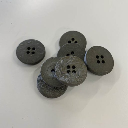 4-huls knap i kokos fv. mosgrøn, 20 mm