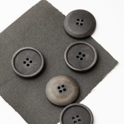 Blaze Corozo Button fv. calm grey - 28 mm