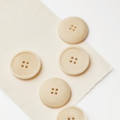 Blaze Corozo Button fv. creamy white - 28 mm