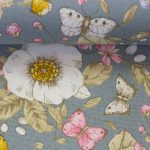 Kanvas med blomster og sommerfugle