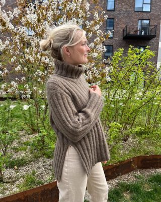 HazelSweater_8928_d254ac7b-0e08-4a6f-8e97-f81349d745f2_1500x1500