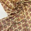 Polyester med print i beige og pink