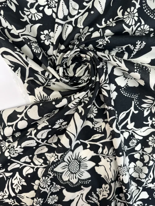 Bomuldspoplin med blomsterprint i sort/hvid
