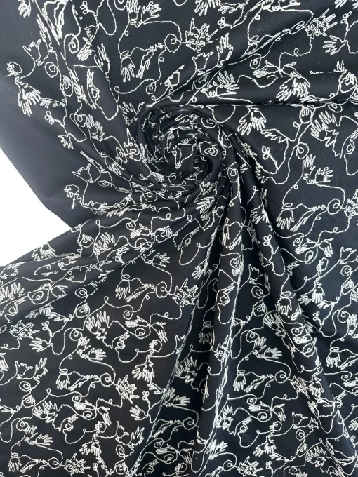 Gabardine i sort med broderi