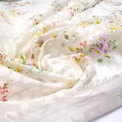 Fin fastvævet viskose med blomsterprint