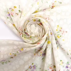 Fin fastvævet viskose med blomsterprint