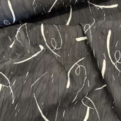 Plissé viskose i sort med hvidt print