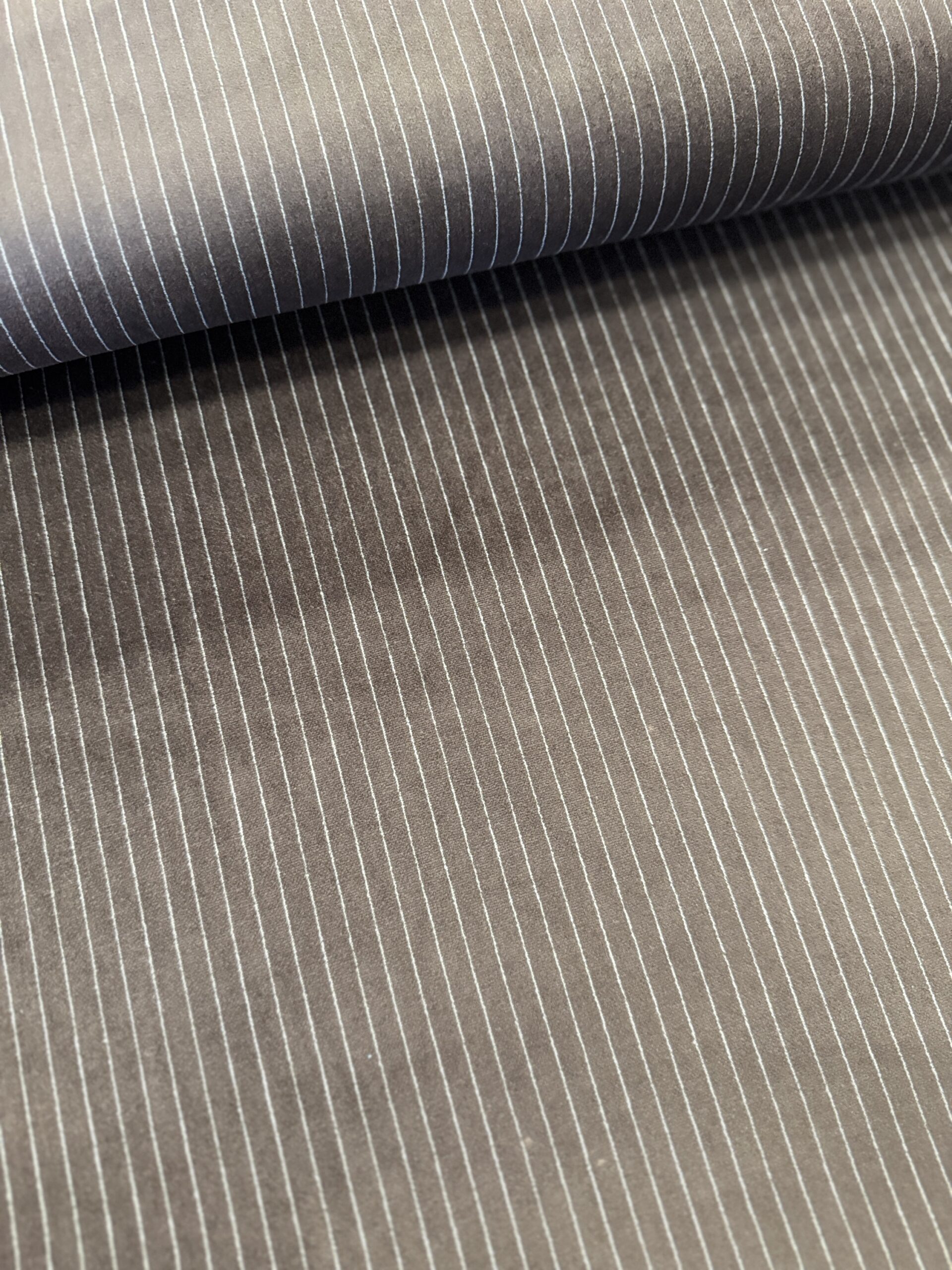 100% bomuldsvelour i brun med stribe