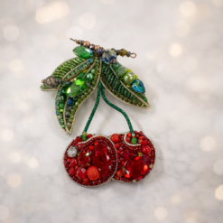 Håndlavet kirsebær broche
