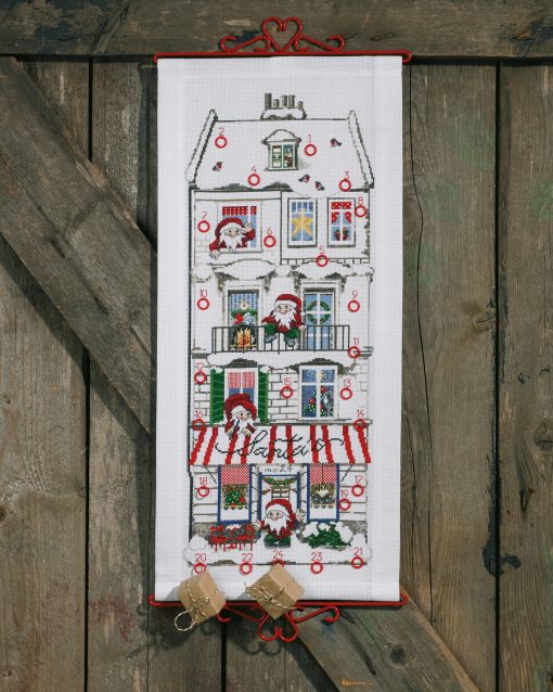 34-0618 Julekalender broderikit - Julemandens hus 32x70 cm