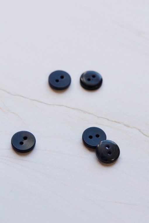 2-hole corozo button fv. indigo night - 11 mm