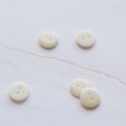 2-hole corozo button fv. creme white - 11 mm