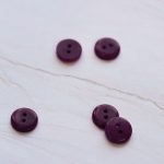2-hole corozo button fv. plum - 11 mm