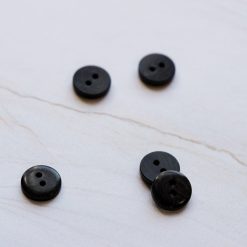 2-hole corozo button fv. black - 11 mm