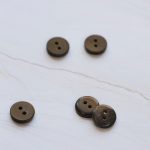 2-hole corozo button fv. umber - 11 mm