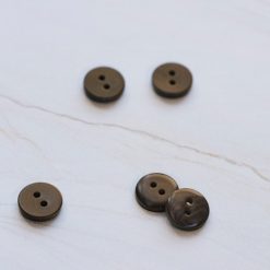 2-hole corozo button fv. umber - 11 mm