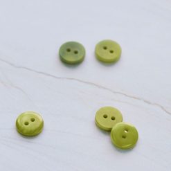 2-hole corozo button fv. lime - 11 mm
