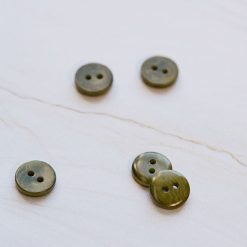 2-hole corozo button fv. pickle - 11 mm