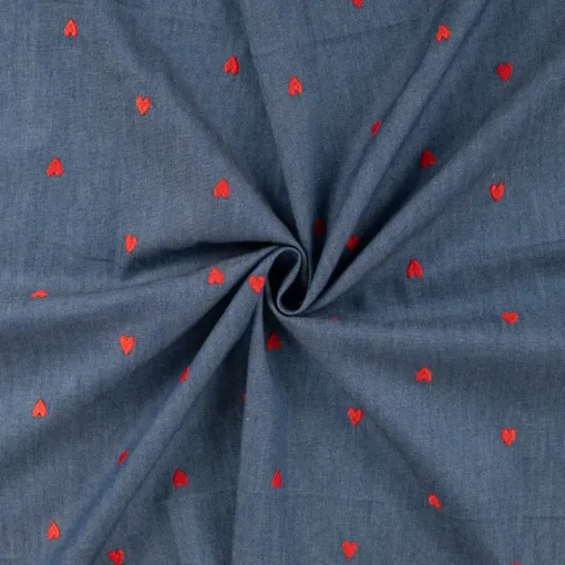 Chambray med broderede hjerter